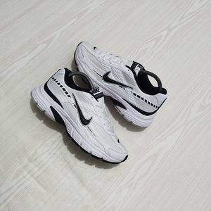 Nike Initiator