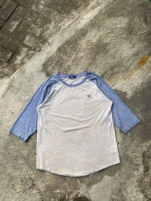 FRED PERRY Small Logo Raglan Tshirt