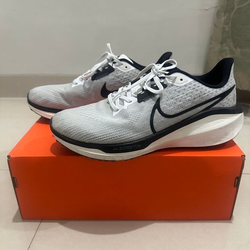 Sepatu NIKE Running Vomero 17, foto 3