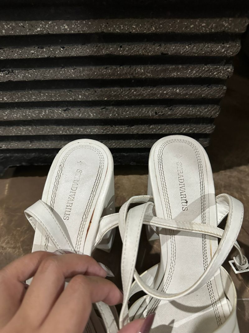 Stradivarius Heels Putih hak Tebal - Bekas Mulus, foto 5