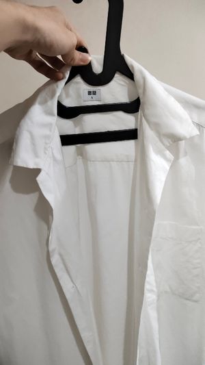 uniqlo white collared shirt size S