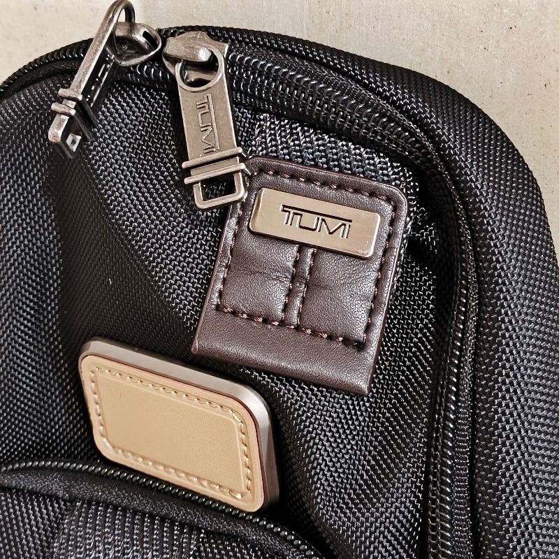 TUMI Fife Slim Sling Bag Black, foto 2