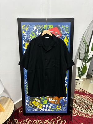kemeja pria hitam lengan pendek gu global uniqlo