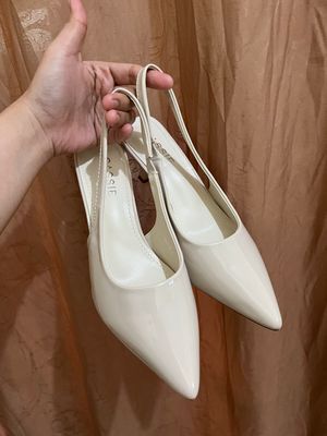sepatu heels merk Cassie