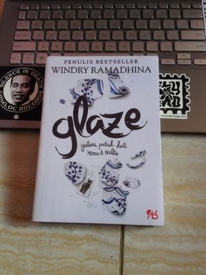 Novel "Glaze" Karya Windry Ramadhina