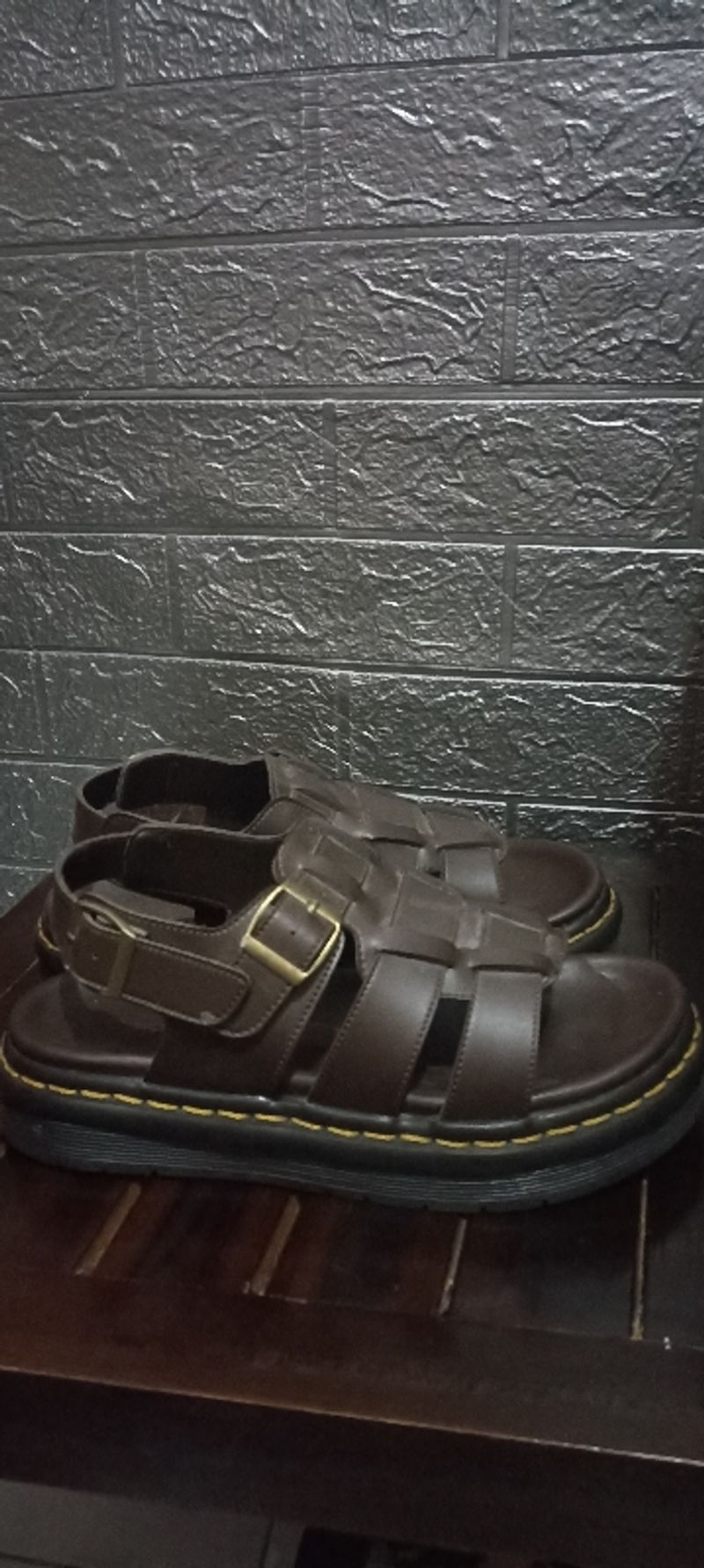 Sepatu sandal kulit wanita, foto 2