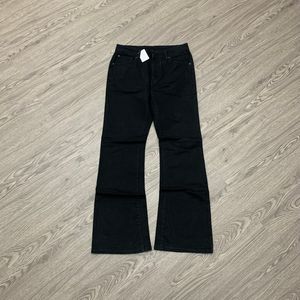 JEANS HITAM GU BOOTCUT