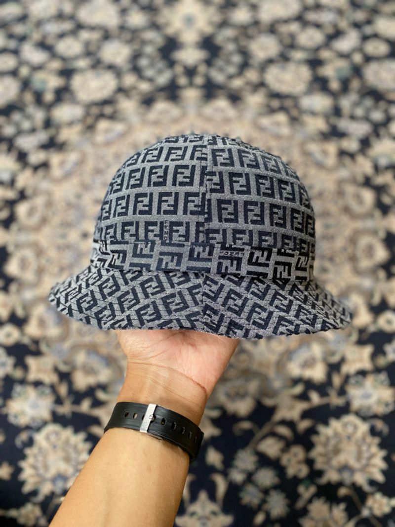 Fendi bucket hats, foto 2
