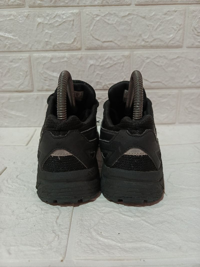Asics Jog 100 Triple Black, foto 3