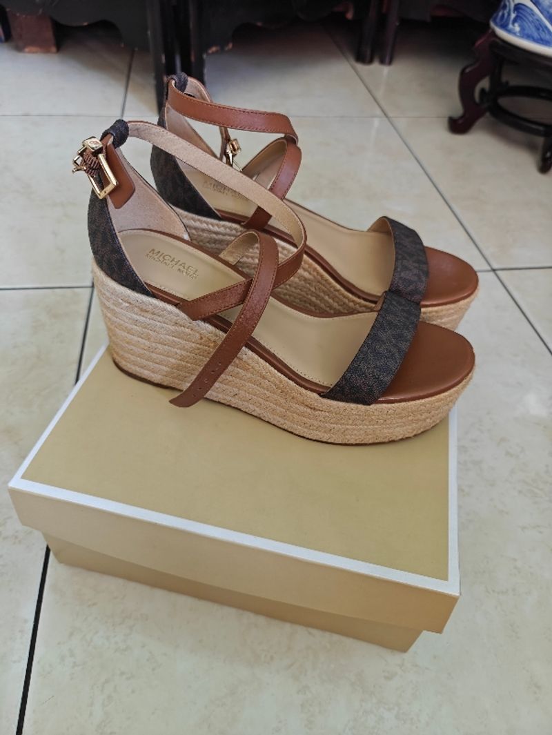 PRELOVED MICHAEL KORS SERENA WEDGES BROWN SIZE 7, foto 2