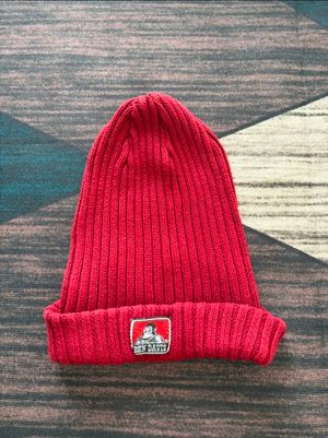 BEN DAVIS BEANIE HAT RED MAROON