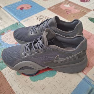 Sepatu Nike Air Zoom SuperRep Size 43 /27,5 cm