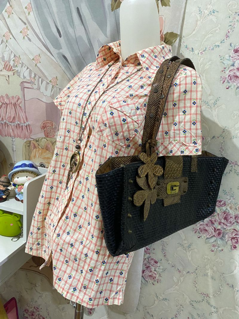guess woven studded shoulderbag, foto 4