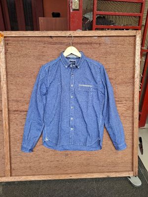 KEMEJA BAHAN OXFORD SEPERTI BARU TIME FLIES SIZE TAG L
LD:11