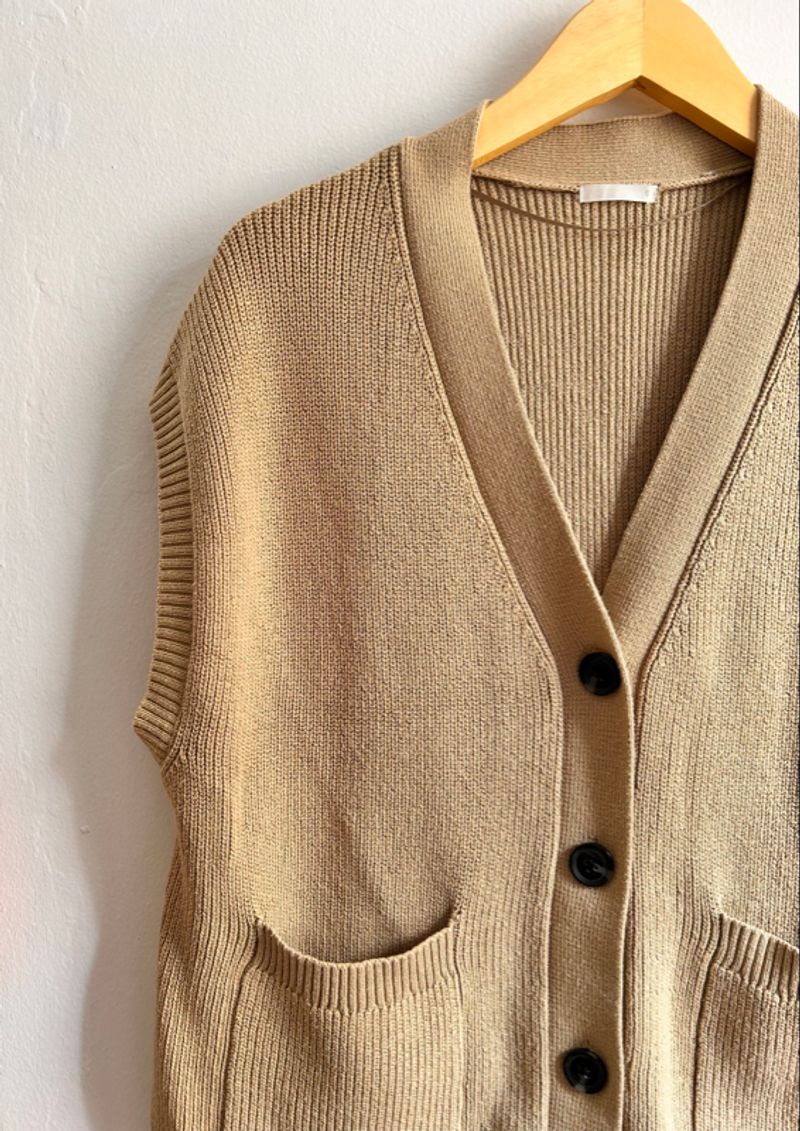 GU. Buttoned Vest, foto 2