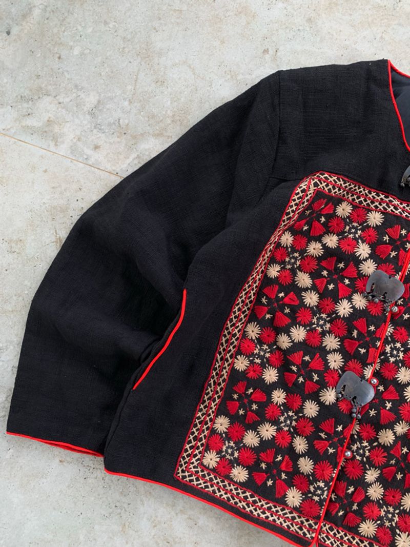 Black Ethnic Embroidered Elephant Button Jacket, foto 4