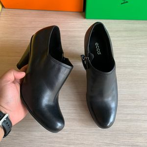 ECOO HEELS LEATHER SIZE 38