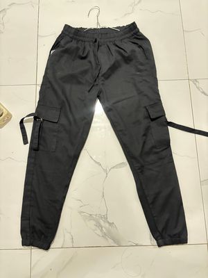 celana cargo hitam