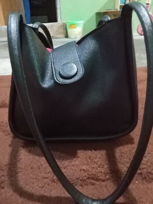 Tas santai hitam