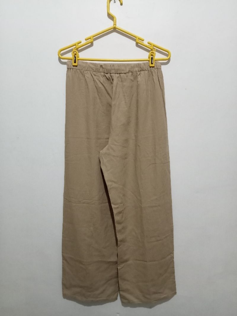 GU Linen pants warna coksu, foto 2