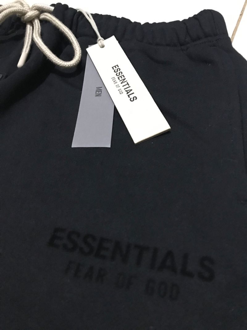 BNWT ESSENTIALS FOG SHORTPANTS, foto 4