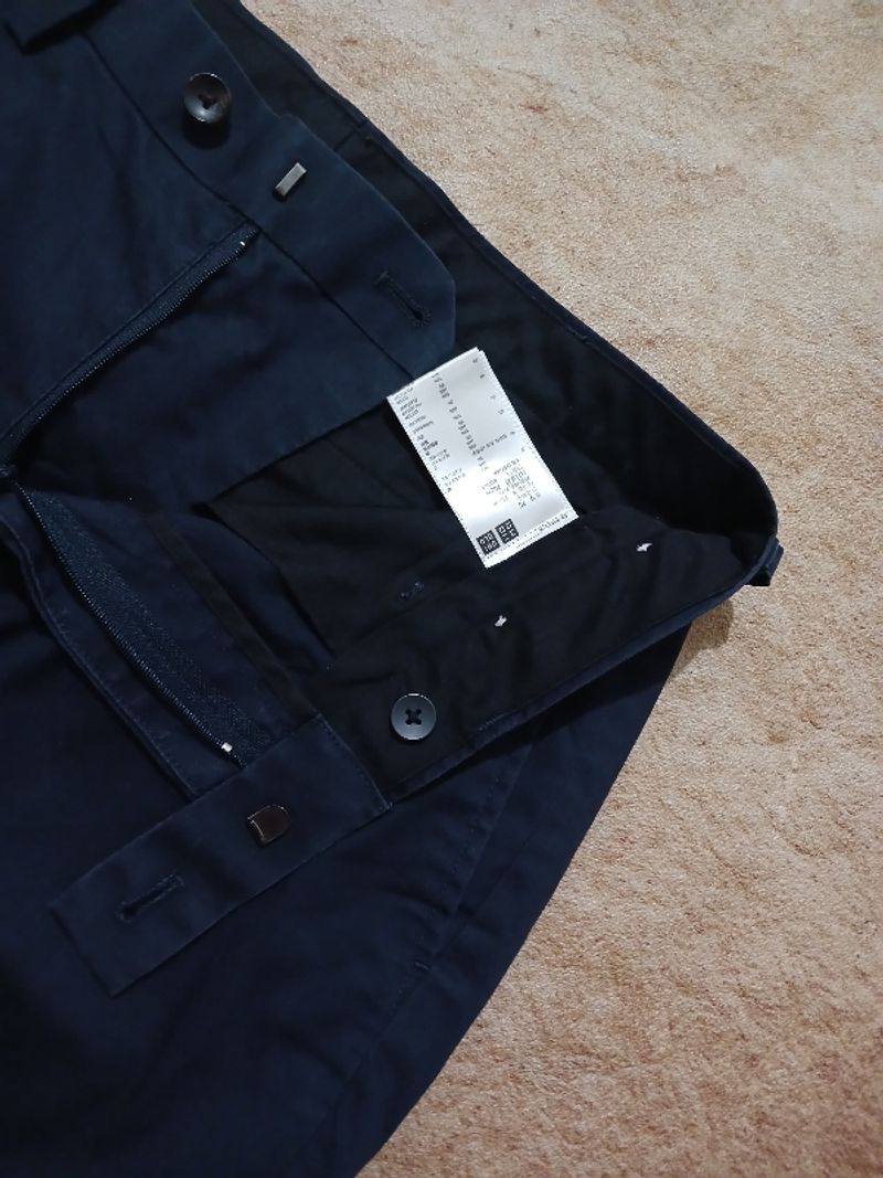 Uniqlo chino pria second bekas preloved, foto 2