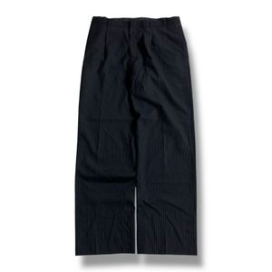 CELANA SALUR HITAM