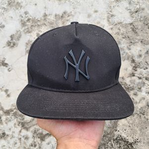 New Era Minimalist Hat Pria black
