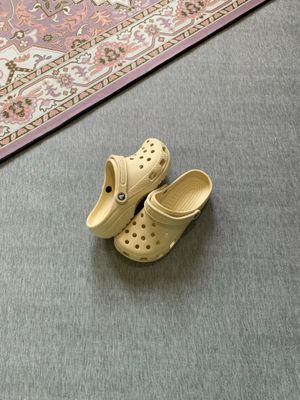 Sendal Crocs Classic Clog Bone Beige