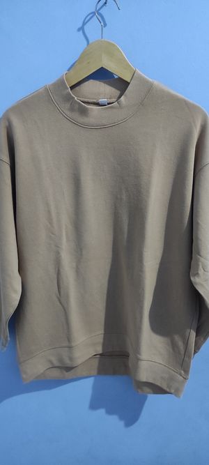 Uniqlo Casual Sweater Wanita tan