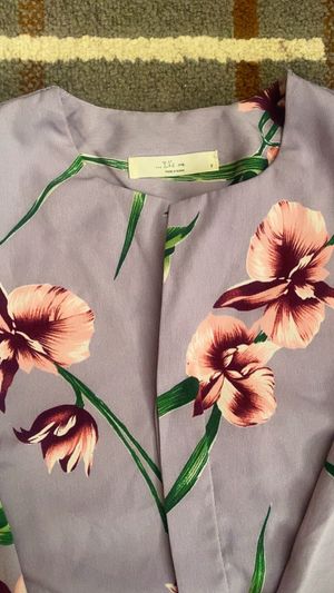 Blouse Wanita – Motif Bunga Cantik – Lengan Lonceng