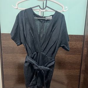 Romper hitam urban outfitters
