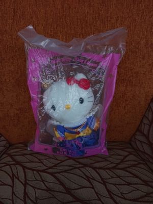 Limited edition Hello Kitty collectible doll "King & Queen -