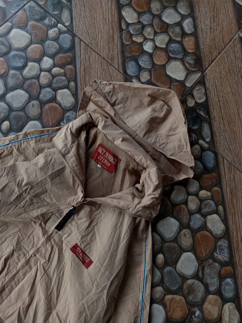 This cream-colored skybomber parachute jacket is made from, foto 2