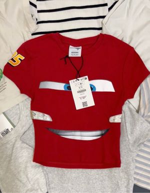 MC QUEEN CROPTOP BERSHKA
