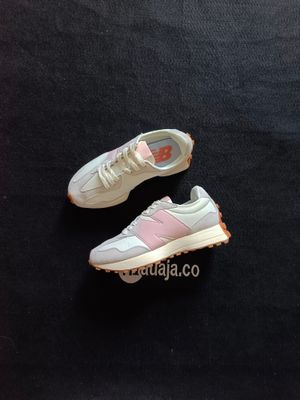 New Balance 327 Moonbeam Sky Pink