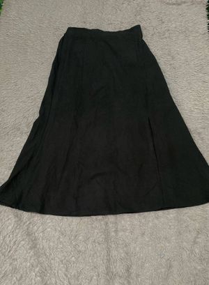 Rok hitam belah samping