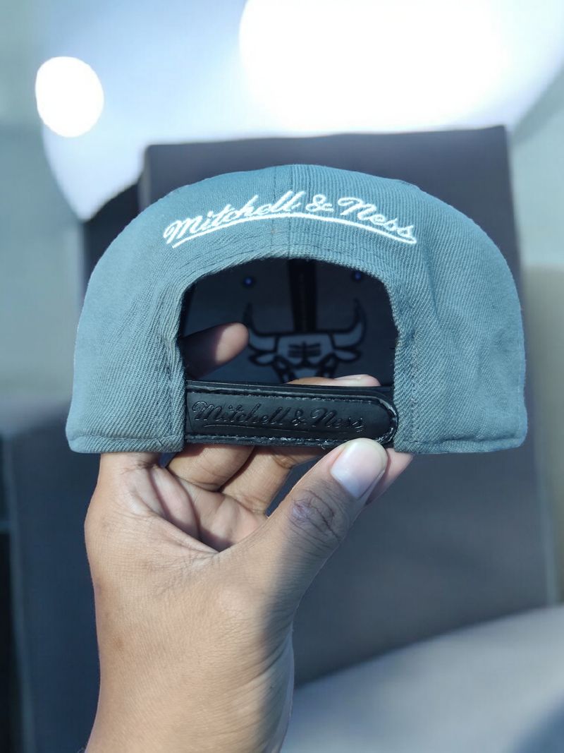 Topi mitchell & ness logo Chicago Bulls, foto 3