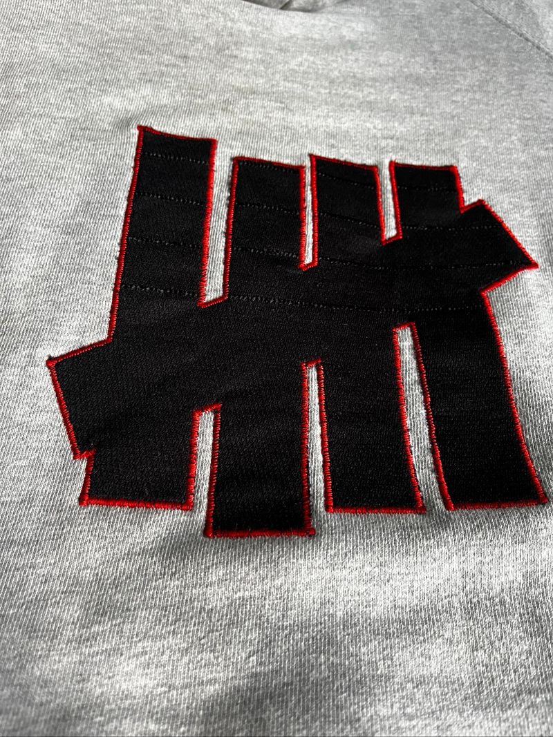 Undefeated logo bordir size L, foto 2