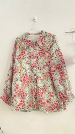 Kemeja bunga warna kint