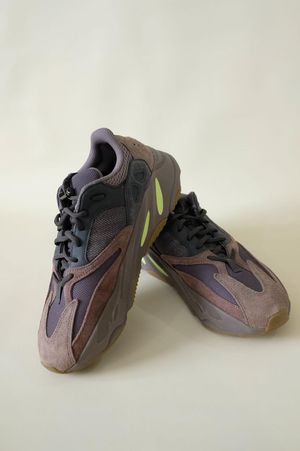 Adidas Yeezy Boost 700