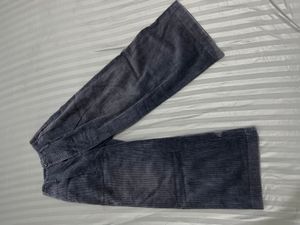 Jeans berbahan bludru