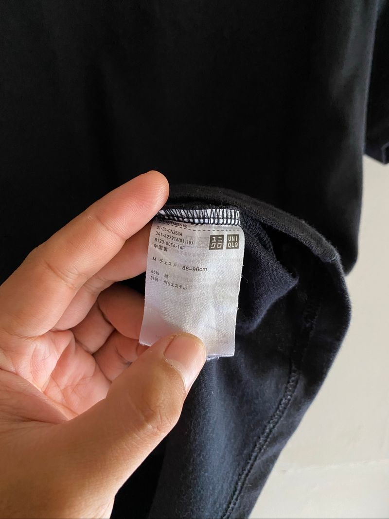 Uniqlo Dry V-Neck Tee, foto 3