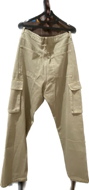 Celana Cargo BERSHKA (CREAM)
