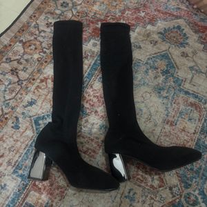 boots hitam