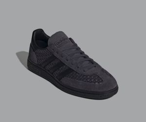 Sepatu adidas