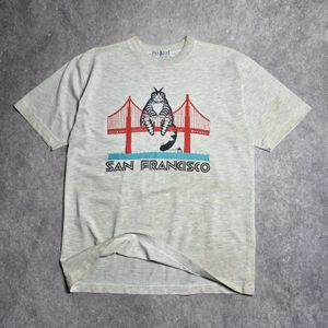 KAOS CAT ON SAN FRANCISCO BRIDGE BY GEZANI