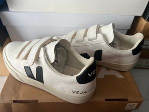 Sepatu brand Veja
