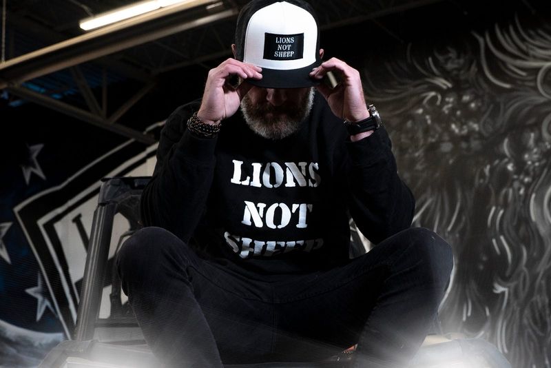 Lions Not Sheep Trucker Hat, foto 10