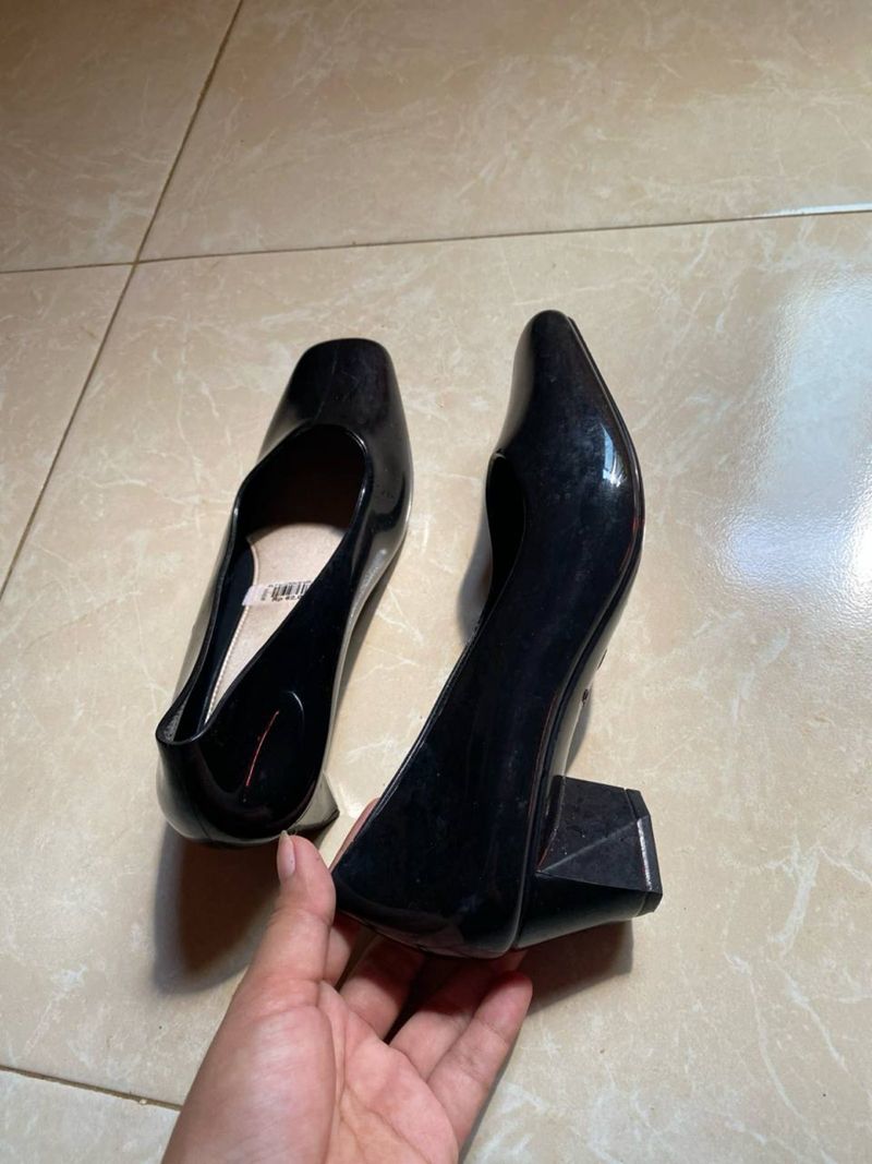 Heels hitam kerja, foto 3